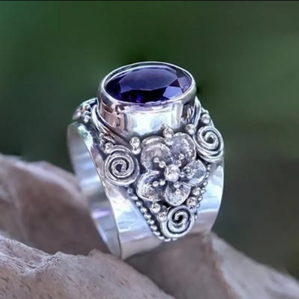 Elegant Silver and Purple Floral Ring